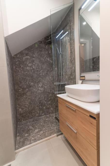Μεζονέτα Με Θέα Στο Πάρκο Σταύρος Νιάρχος One Apartamento Atenas Exterior foto