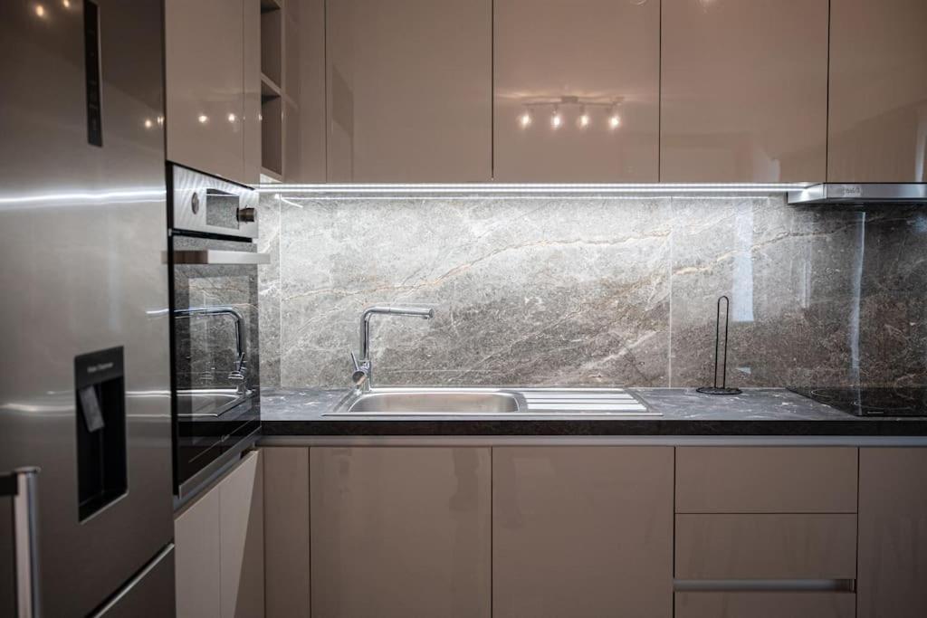 Μεζονέτα Με Θέα Στο Πάρκο Σταύρος Νιάρχος One Apartamento Atenas Exterior foto