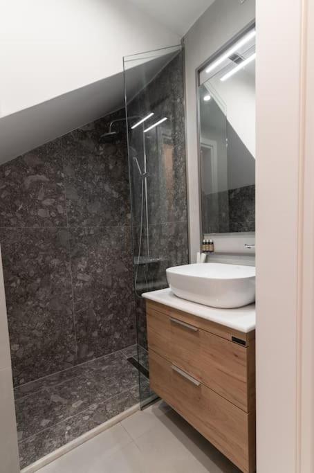 Μεζονέτα Με Θέα Στο Πάρκο Σταύρος Νιάρχος One Apartamento Atenas Exterior foto
